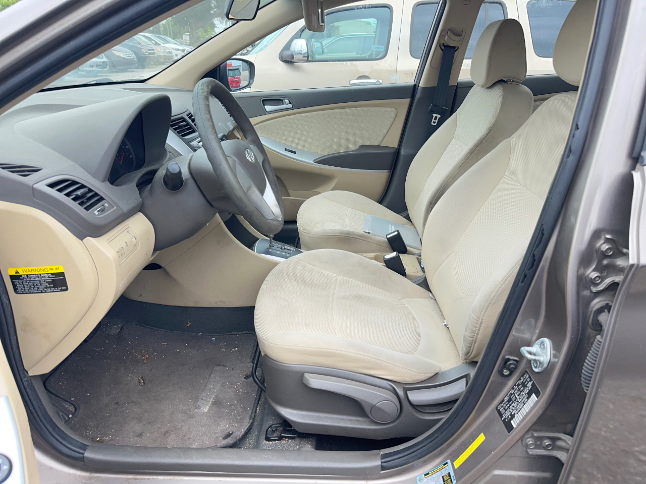 Hyundai Accent  2012