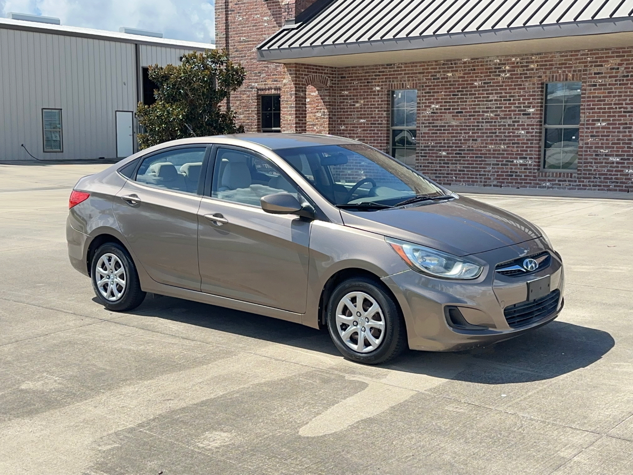 Hyundai Accent  2012