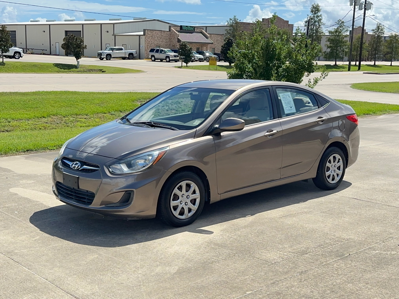 Hyundai Accent  2012
