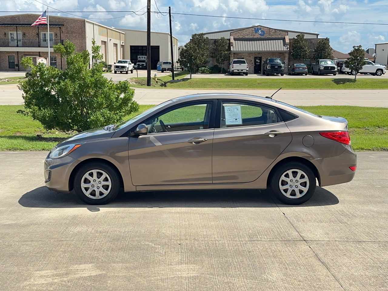 Hyundai Accent  2012