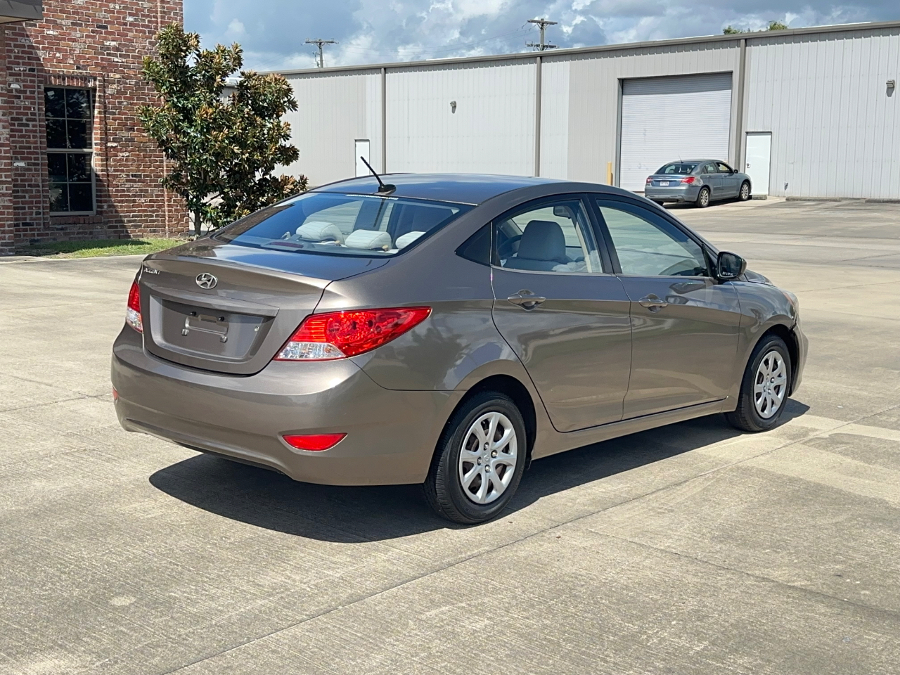 Hyundai Accent  2012