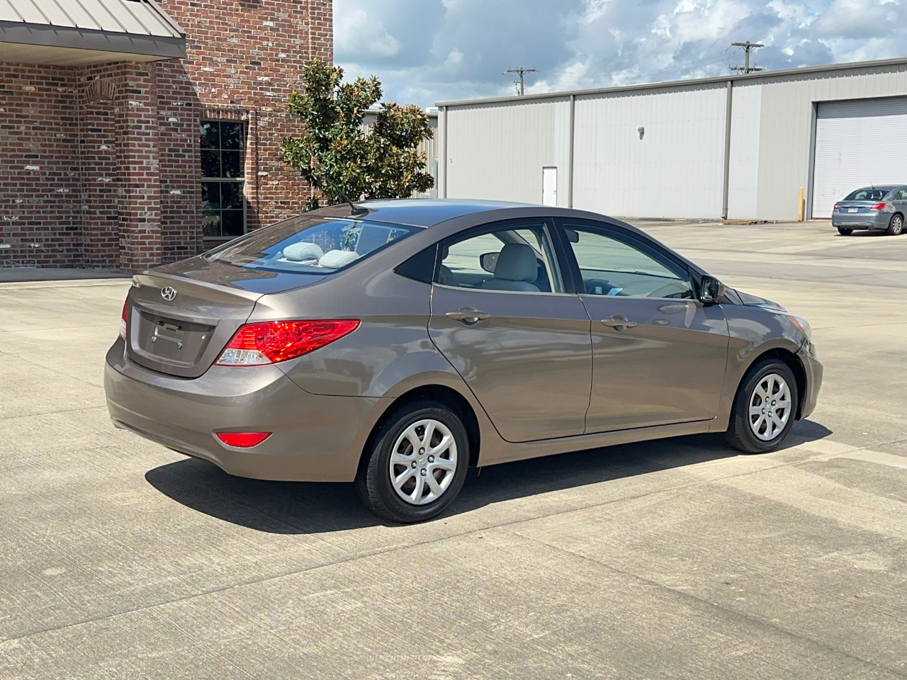 Hyundai Accent  2012