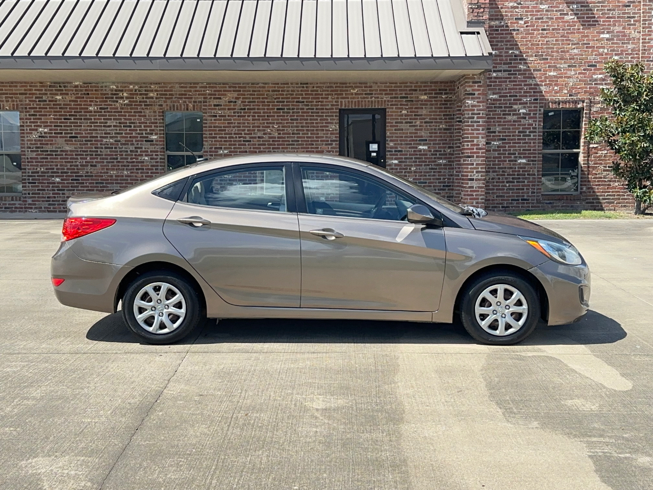 Hyundai Accent  2012
