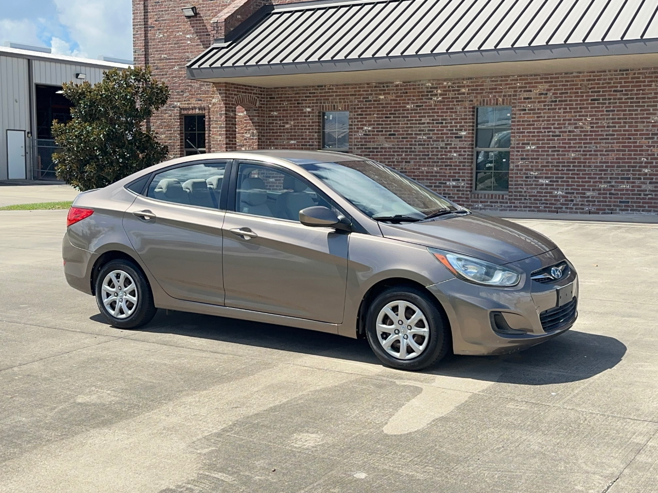 Hyundai Accent  2012