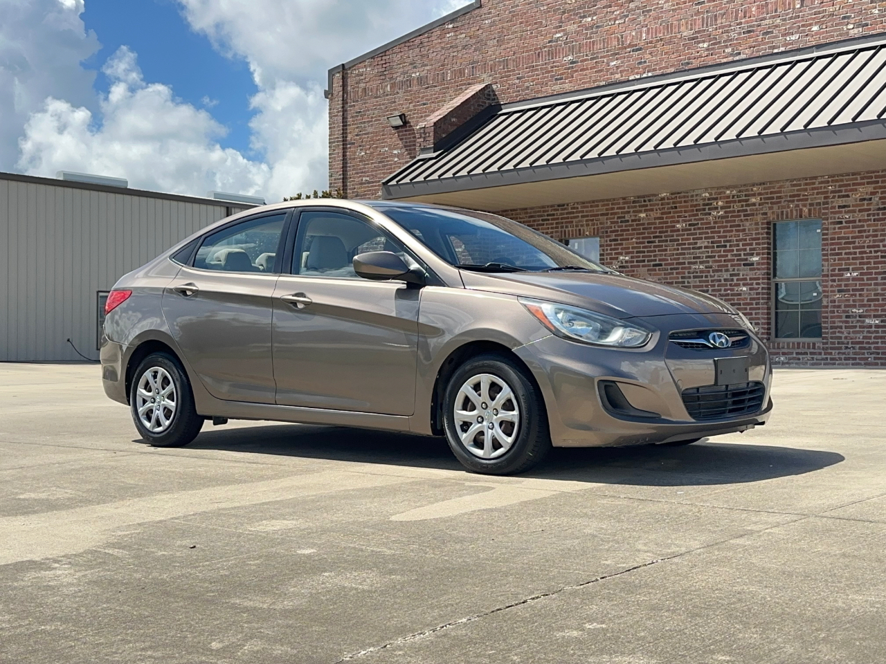Hyundai Accent  2012