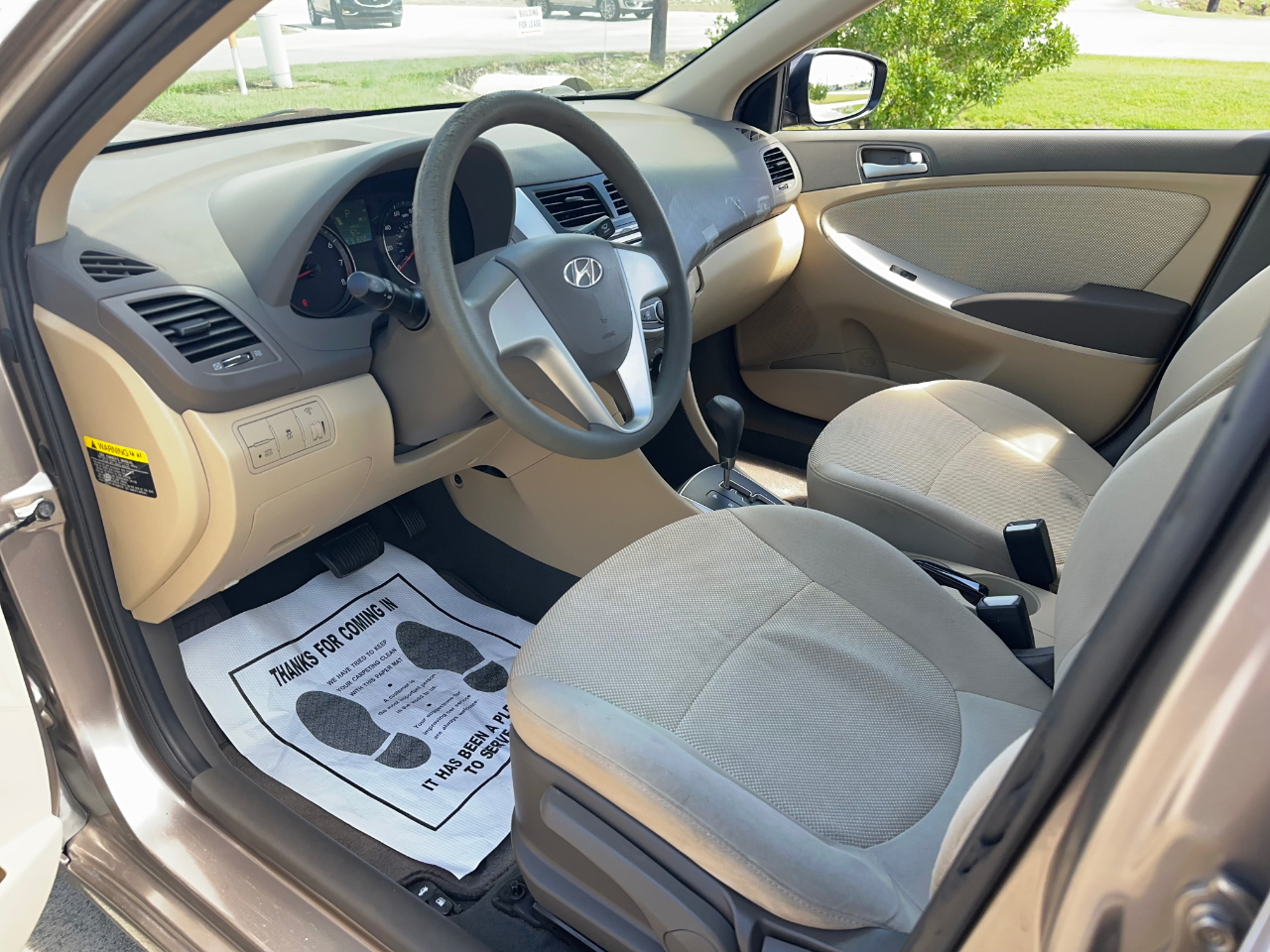 Hyundai Accent  2012