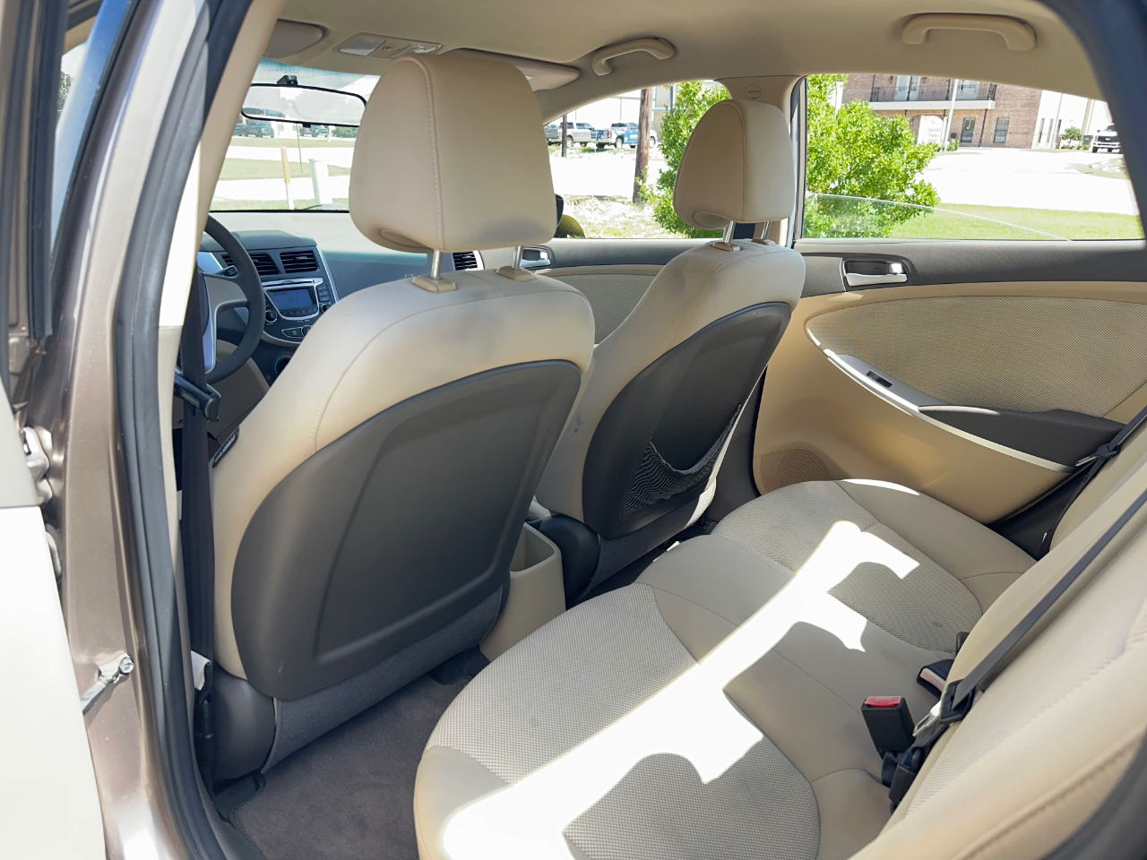 Hyundai Accent  2012