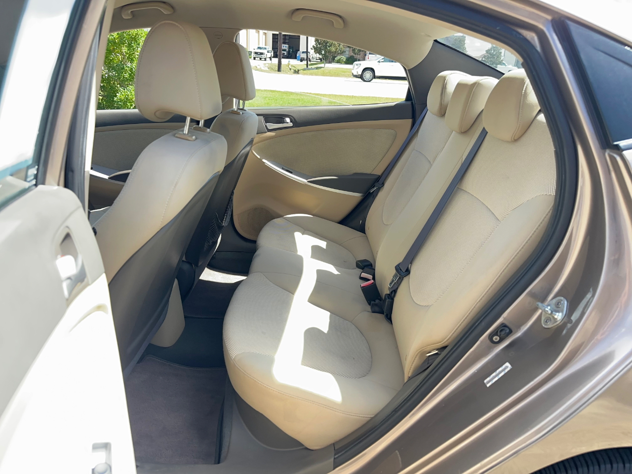 Hyundai Accent  2012
