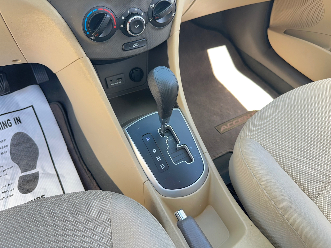 Hyundai Accent  2012