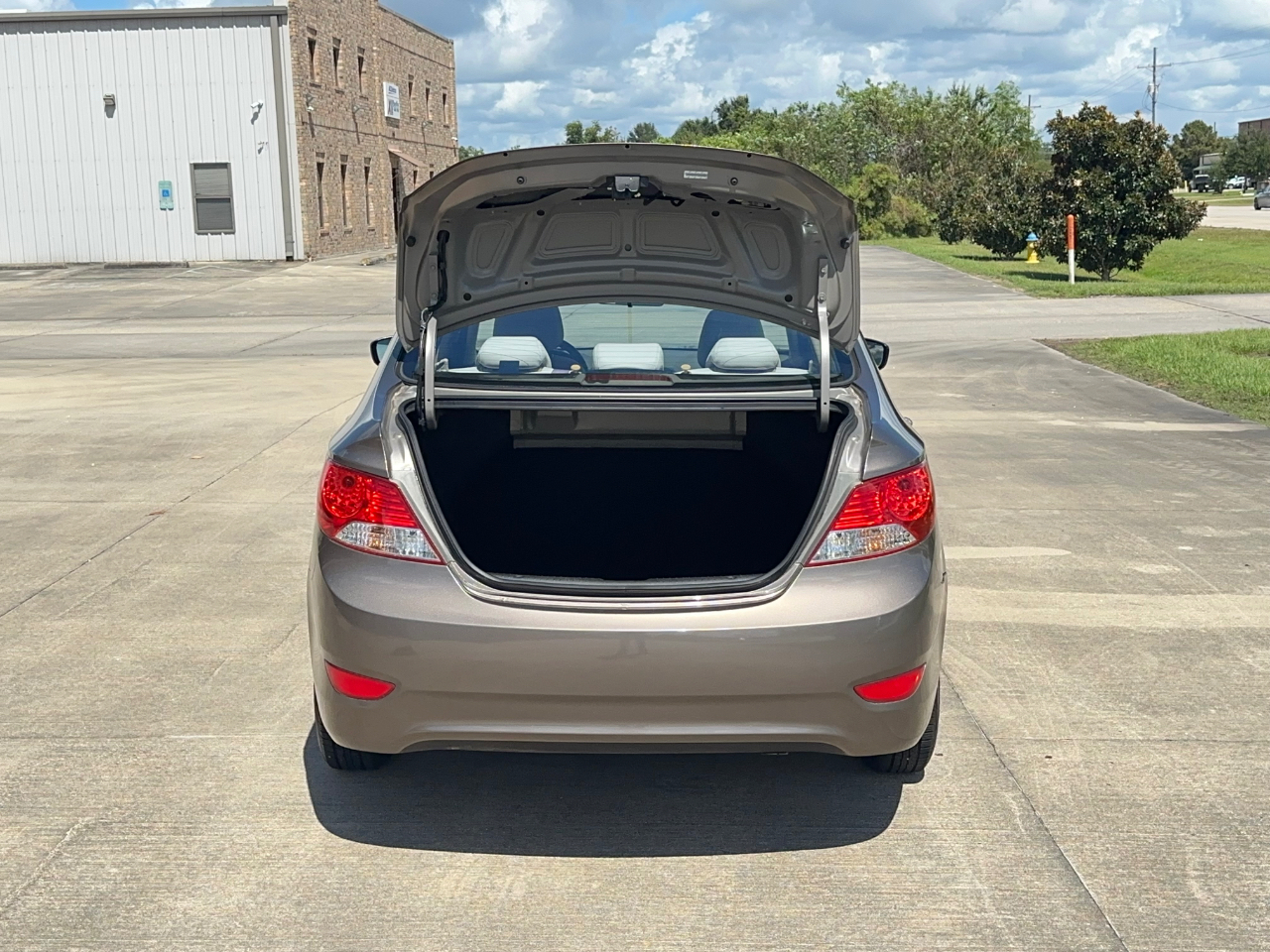 Hyundai Accent  2012