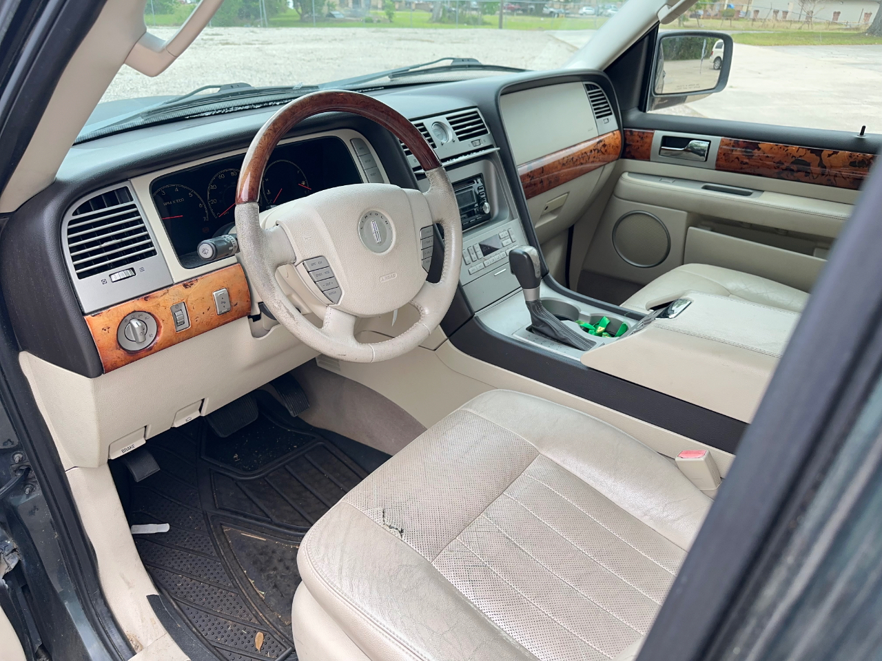 Lincoln Navigator Luxury 2WD 2003
