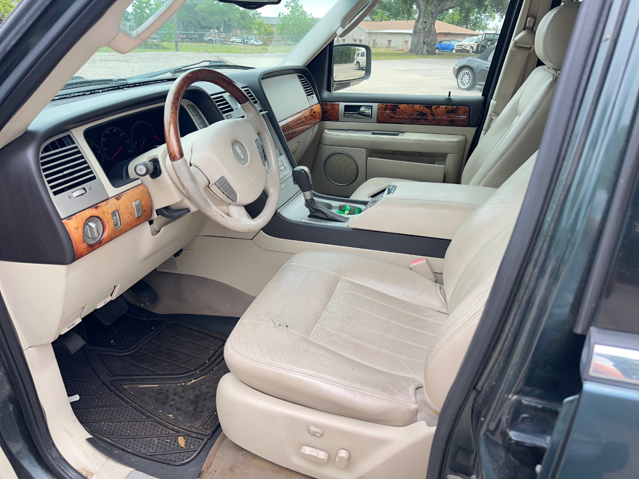 Lincoln Navigator Luxury 2WD 2003