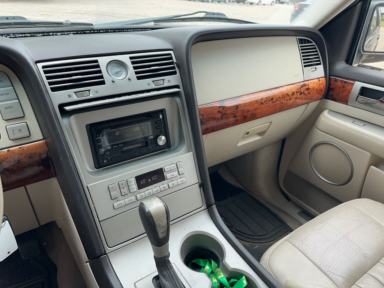 Lincoln Navigator Luxury 2WD 2003