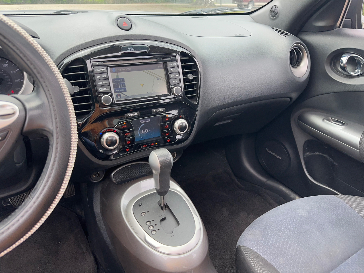 Nissan Juke SV FWD 2015