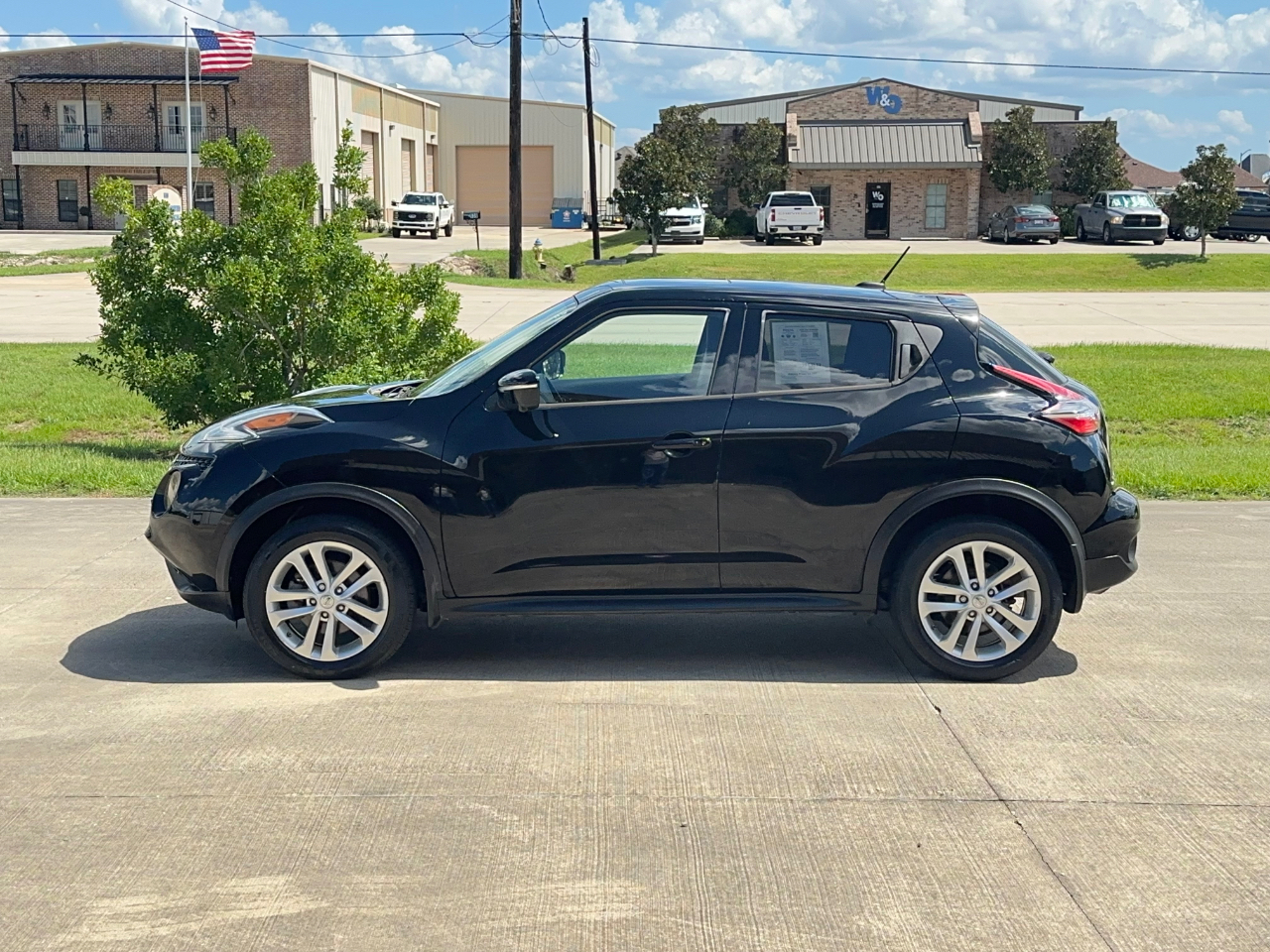 Nissan Juke SV FWD 2015