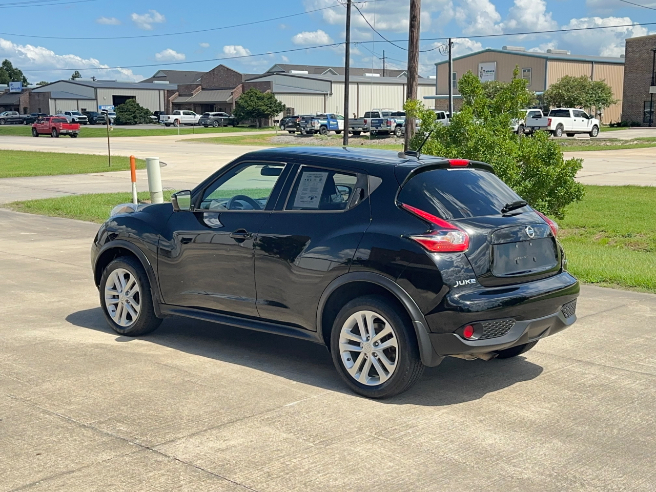 Nissan Juke SV FWD 2015