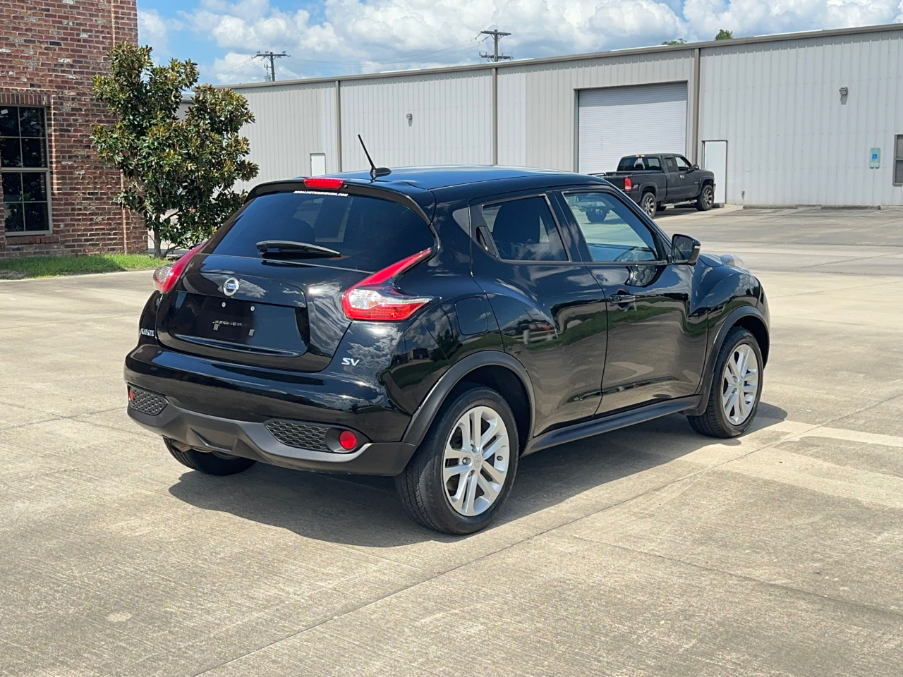 Nissan Juke SV FWD 2015