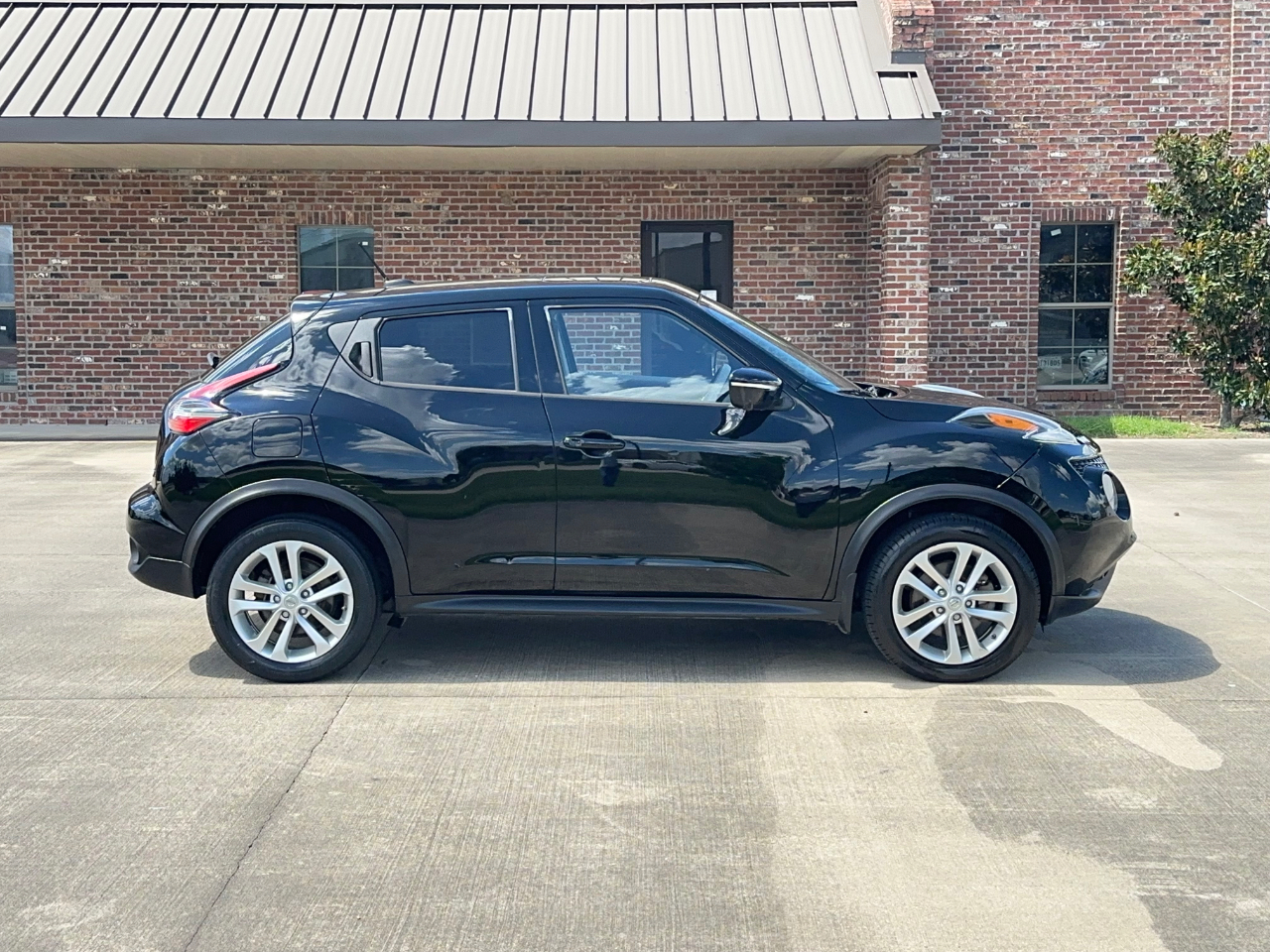 Nissan Juke SV FWD 2015