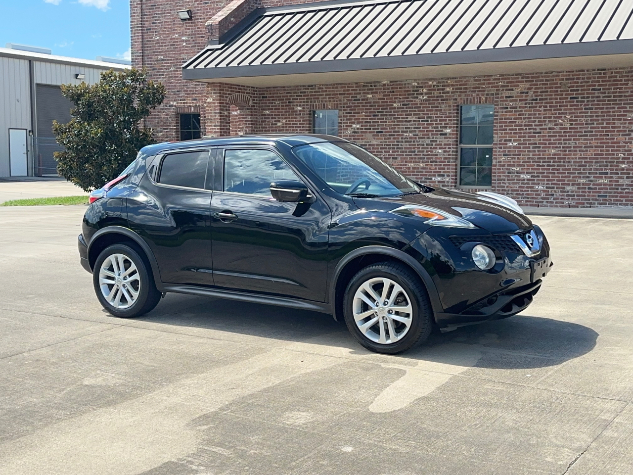 Nissan Juke SV FWD 2015