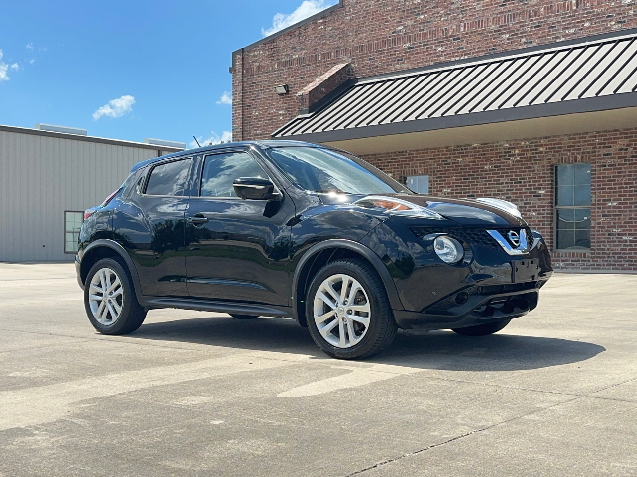 Nissan Juke SV FWD 2015