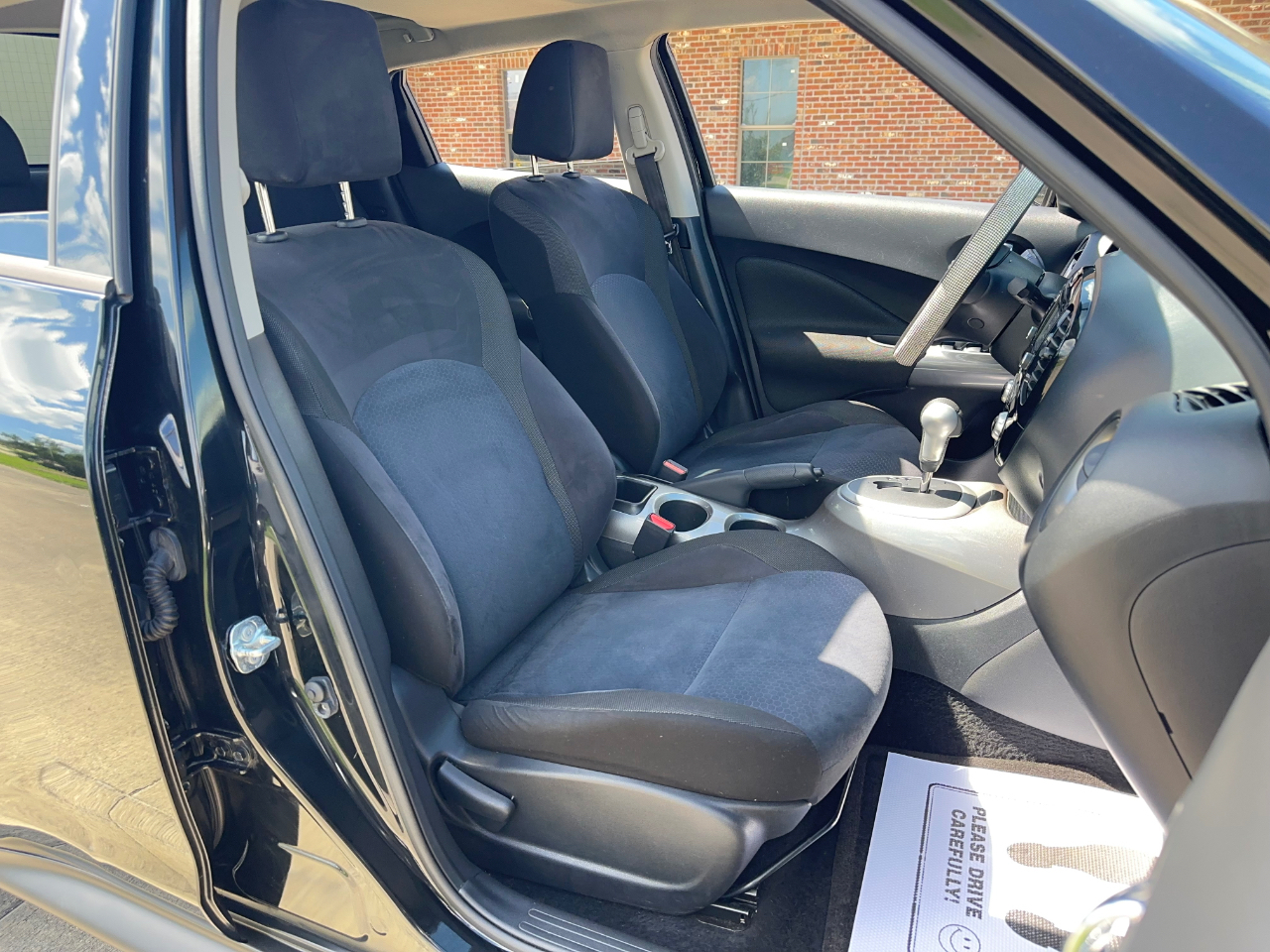 Nissan Juke SV FWD 2015