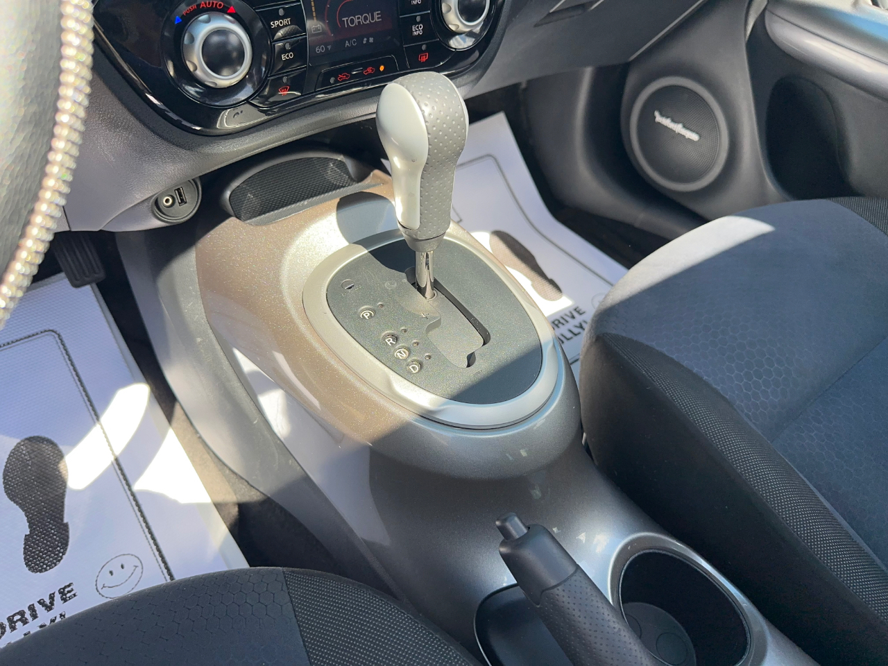 Nissan Juke SV FWD 2015