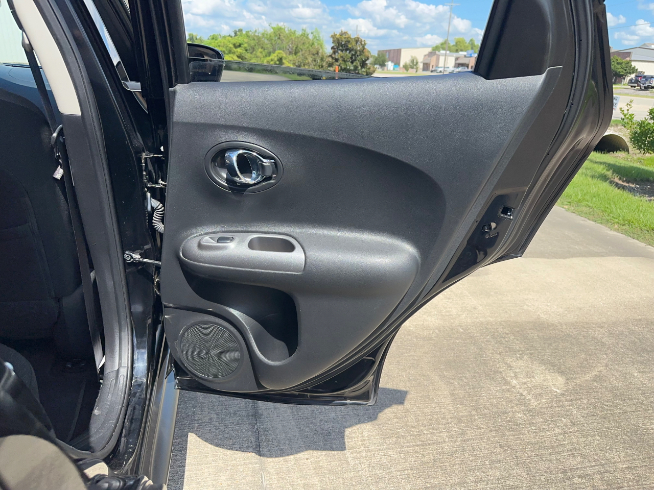 Nissan Juke SV FWD 2015