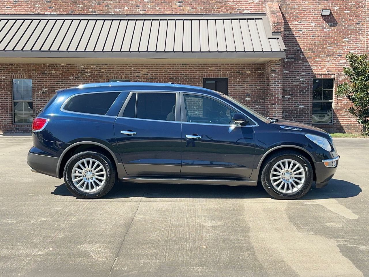 Buick Enclave CXL-2 AWD 2011