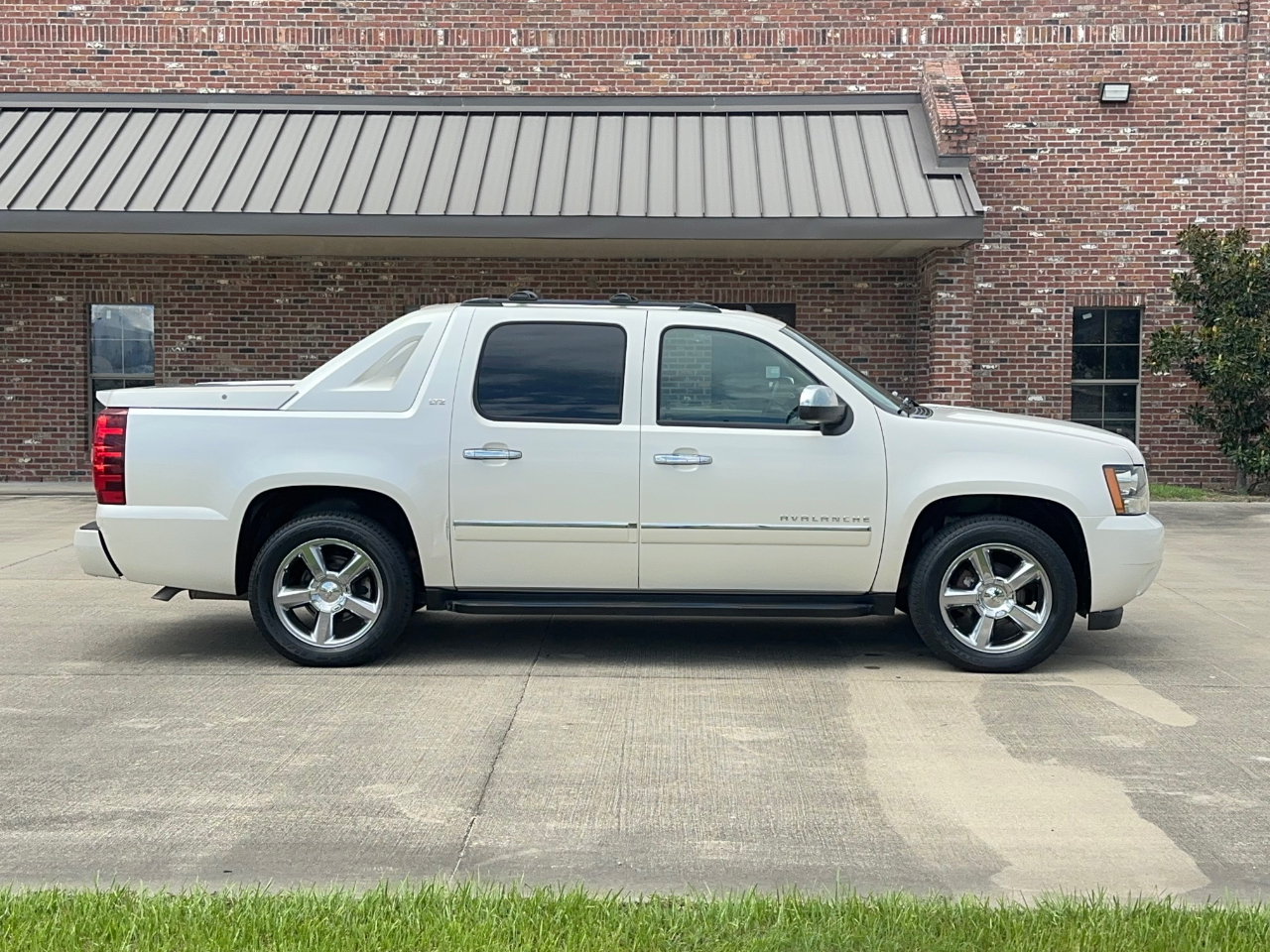 Chevrolet Avalanche LTZ 2WD 2011
