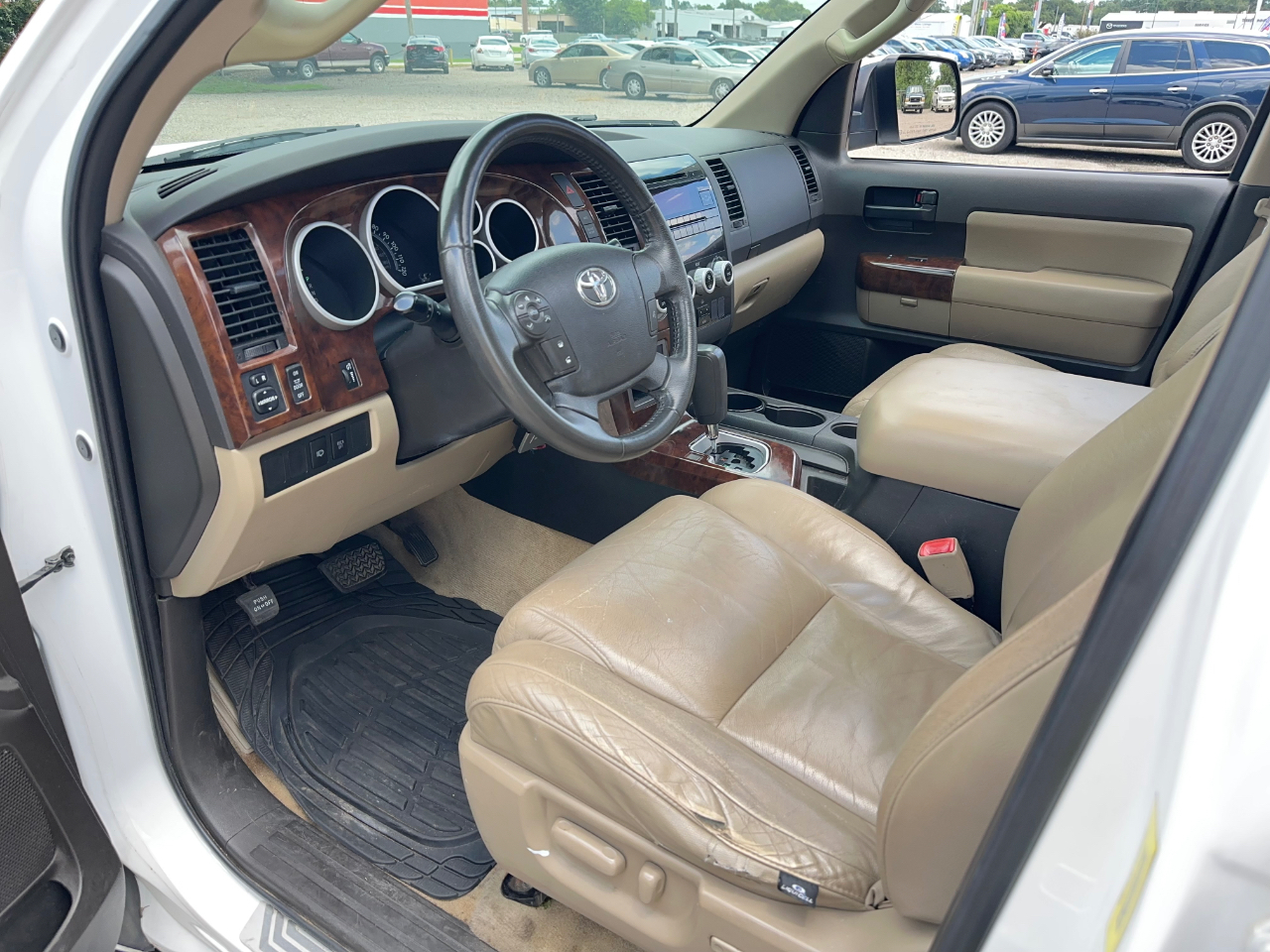 Toyota Sequoia SR5 4.6L 2WD 2010