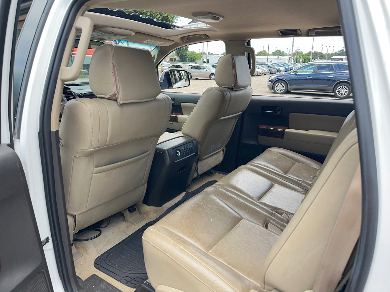 Toyota Sequoia SR5 4.6L 2WD 2010