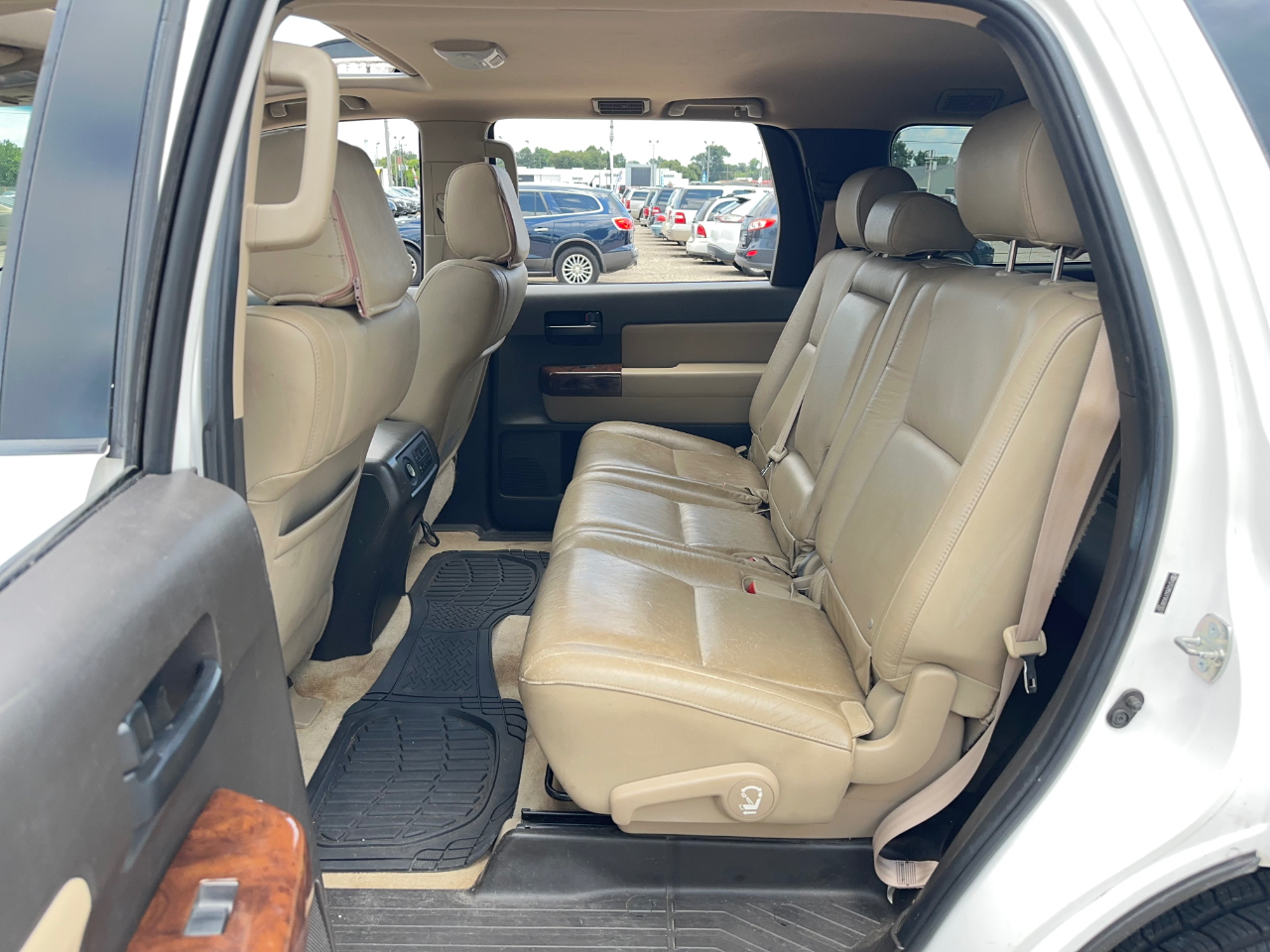 Toyota Sequoia SR5 4.6L 2WD 2010