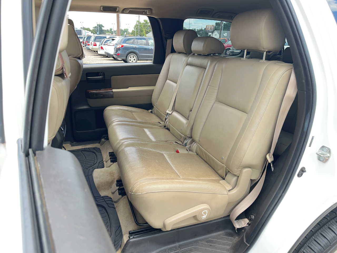 Toyota Sequoia SR5 4.6L 2WD 2010