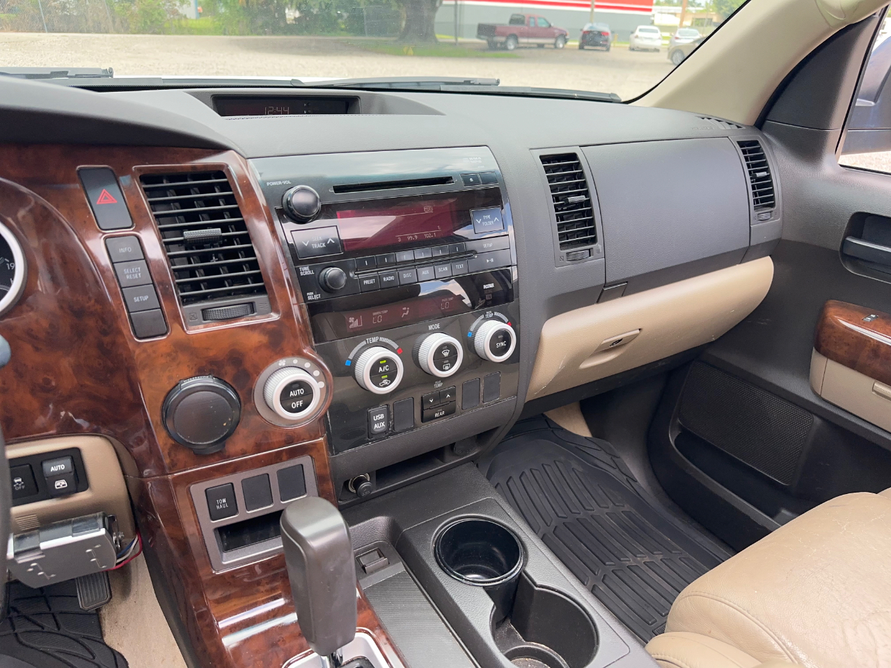 Toyota Sequoia SR5 4.6L 2WD 2010