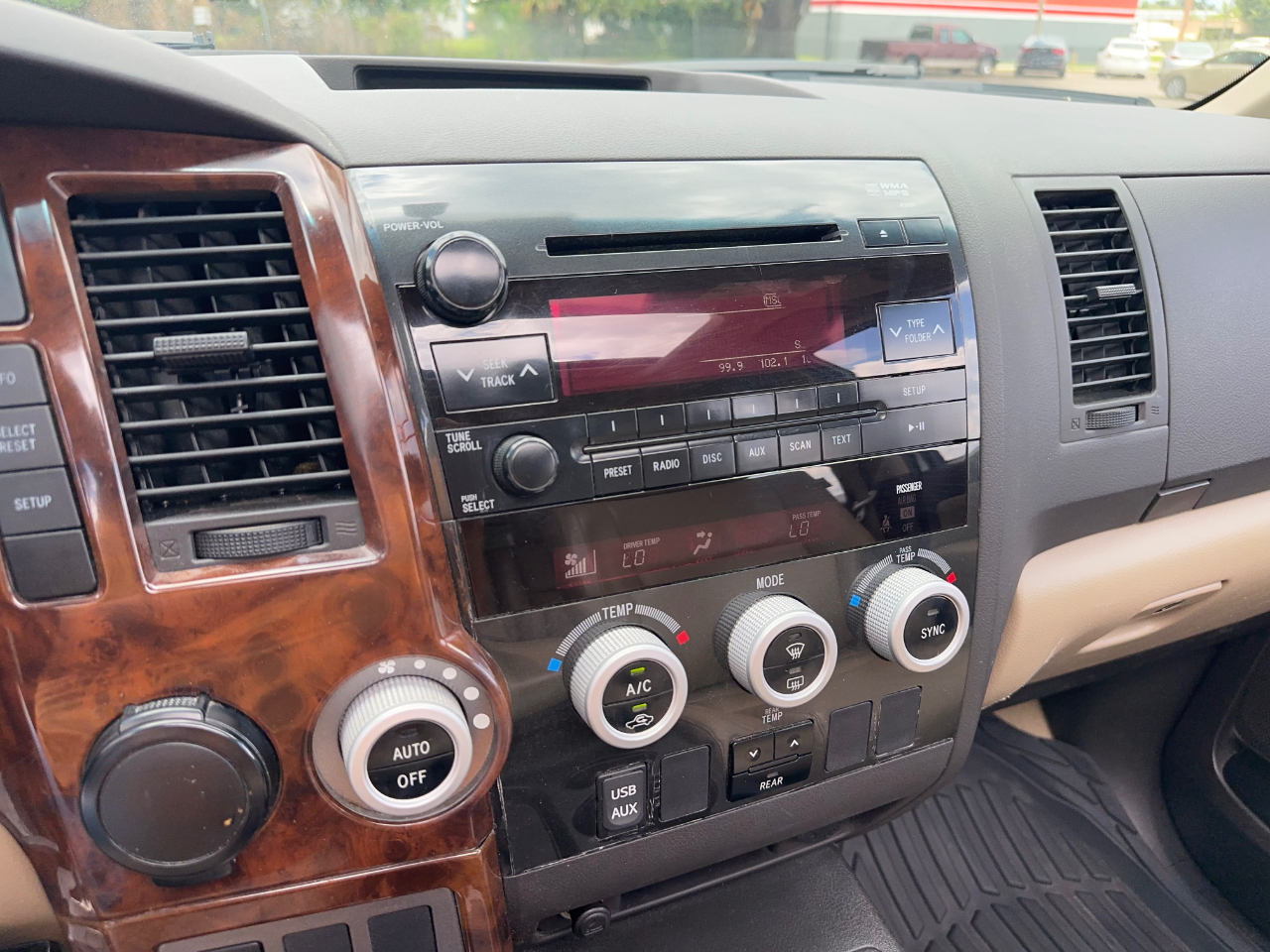 Toyota Sequoia SR5 4.6L 2WD 2010