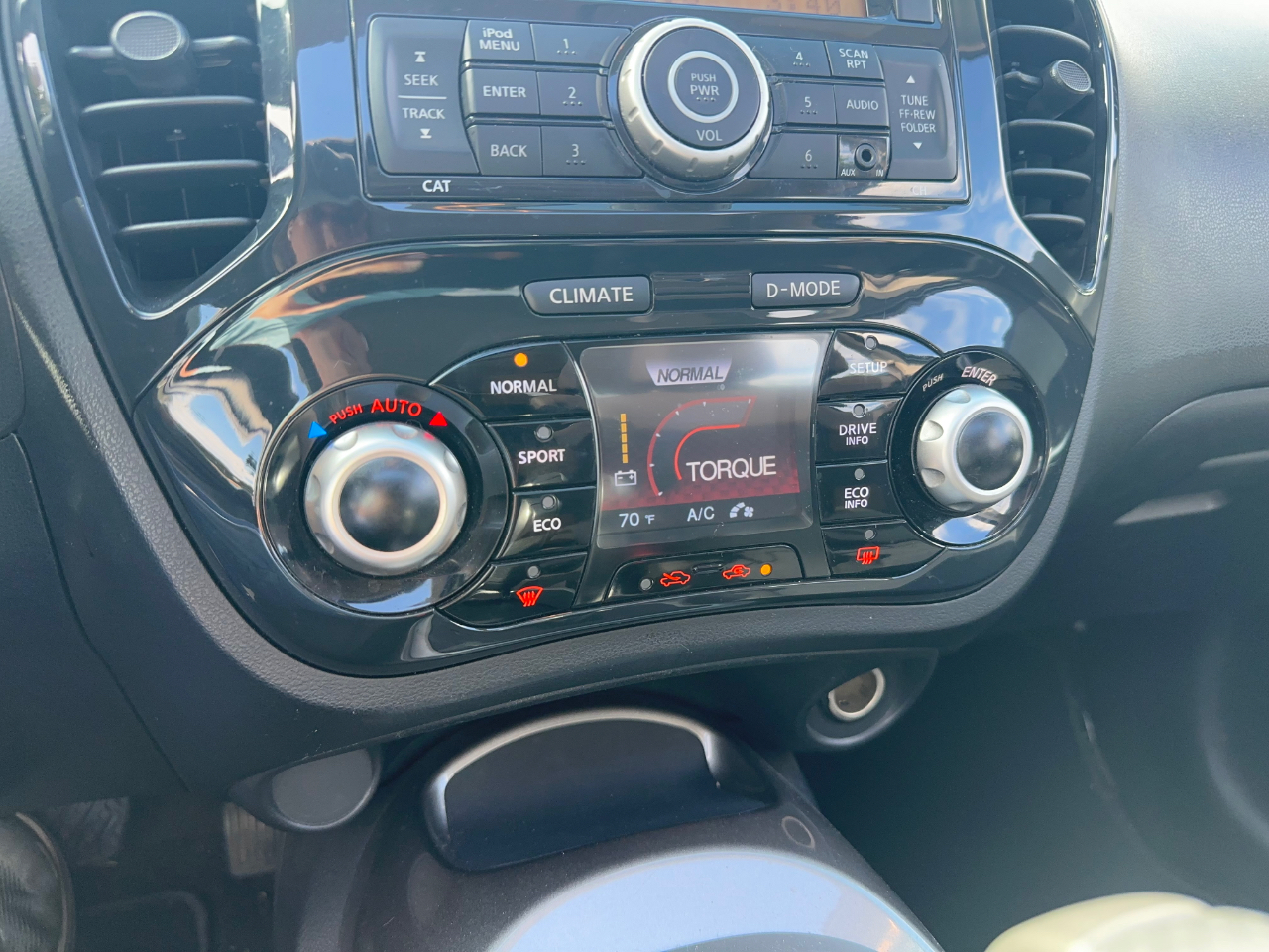 Nissan Juke SV AWD 2012