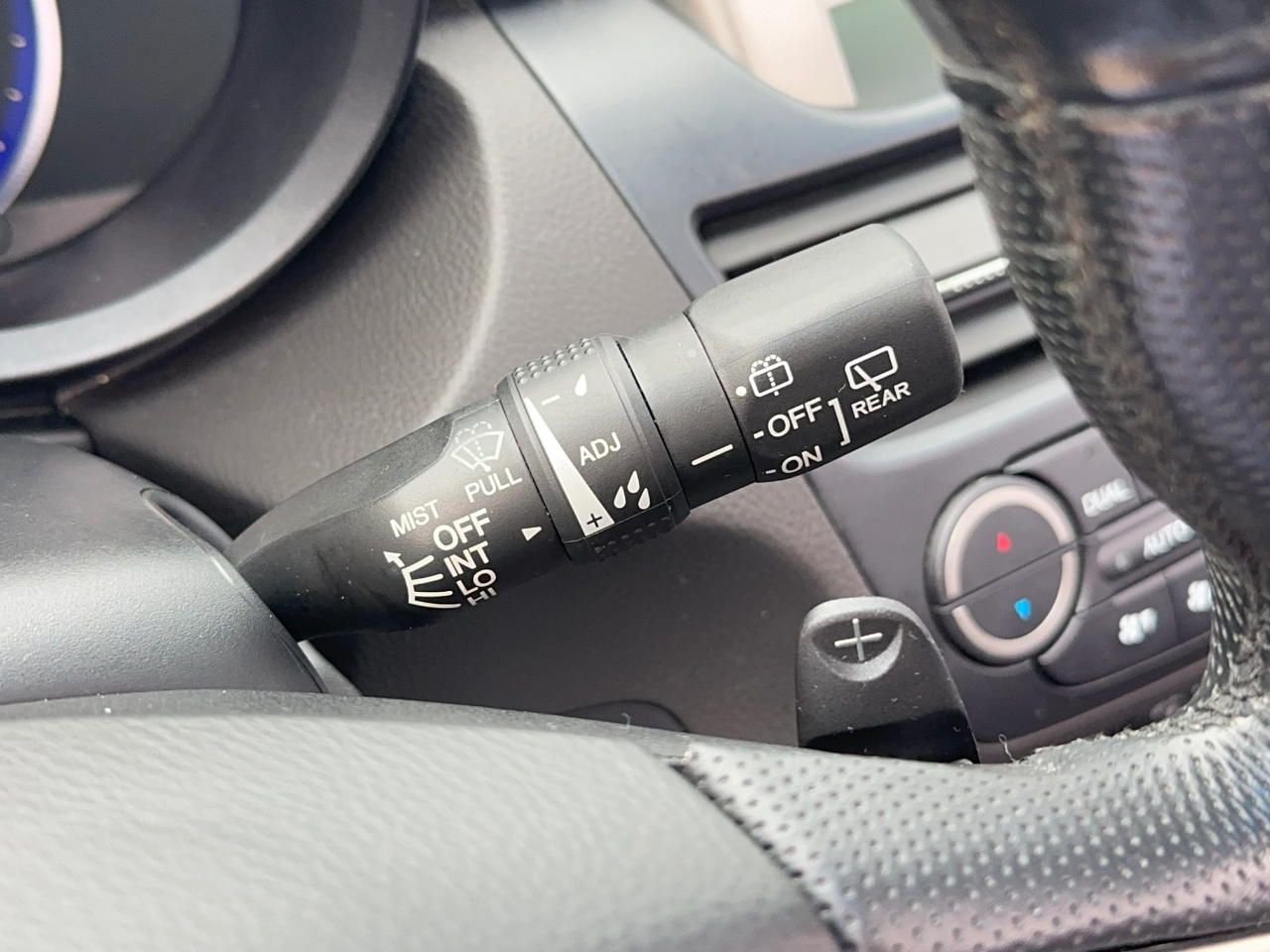 Acura RDX 5-Spd AT SH-AWD with Technology Package 2011