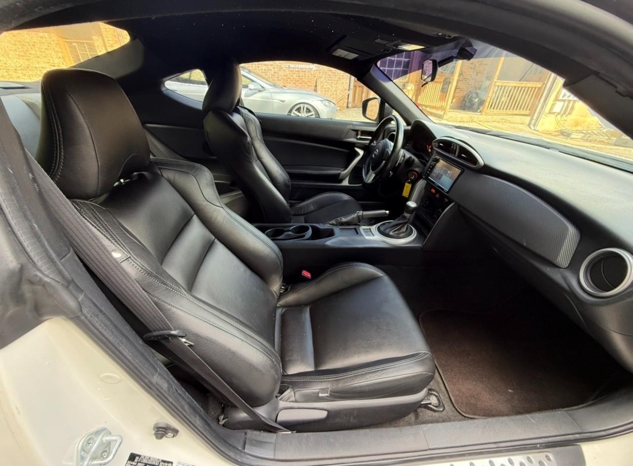 Scion FR-S 2dr Cpe Auto (Natl) 2016