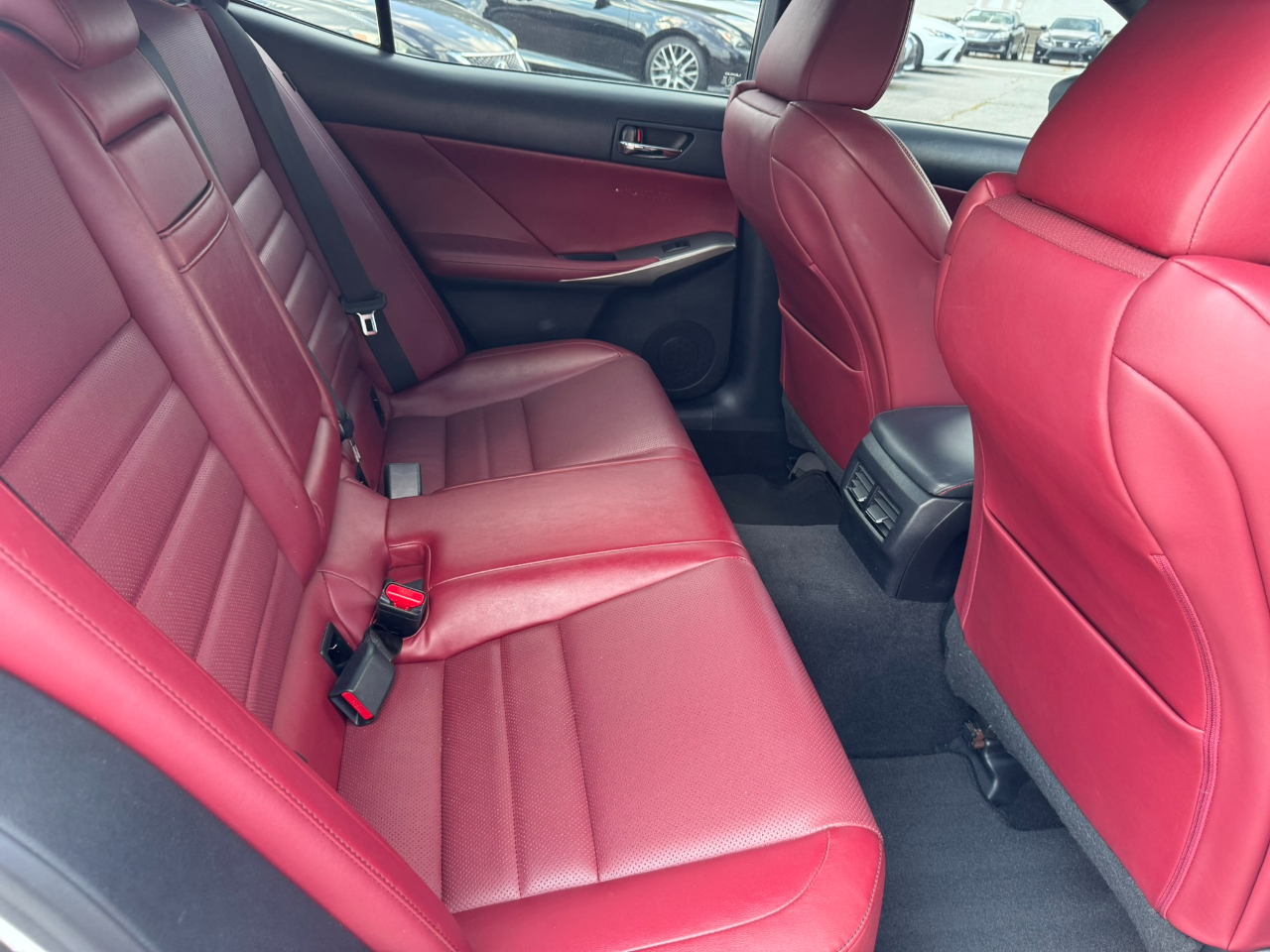 2015 Lexus IS 250 photo 32