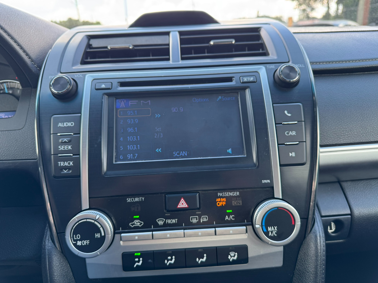 Toyota Camry 4dr Sdn I4 Auto XLE (Natl) 2013 Toyota Camry 4dr Sdn I4 Auto XLE (Natl) 2013