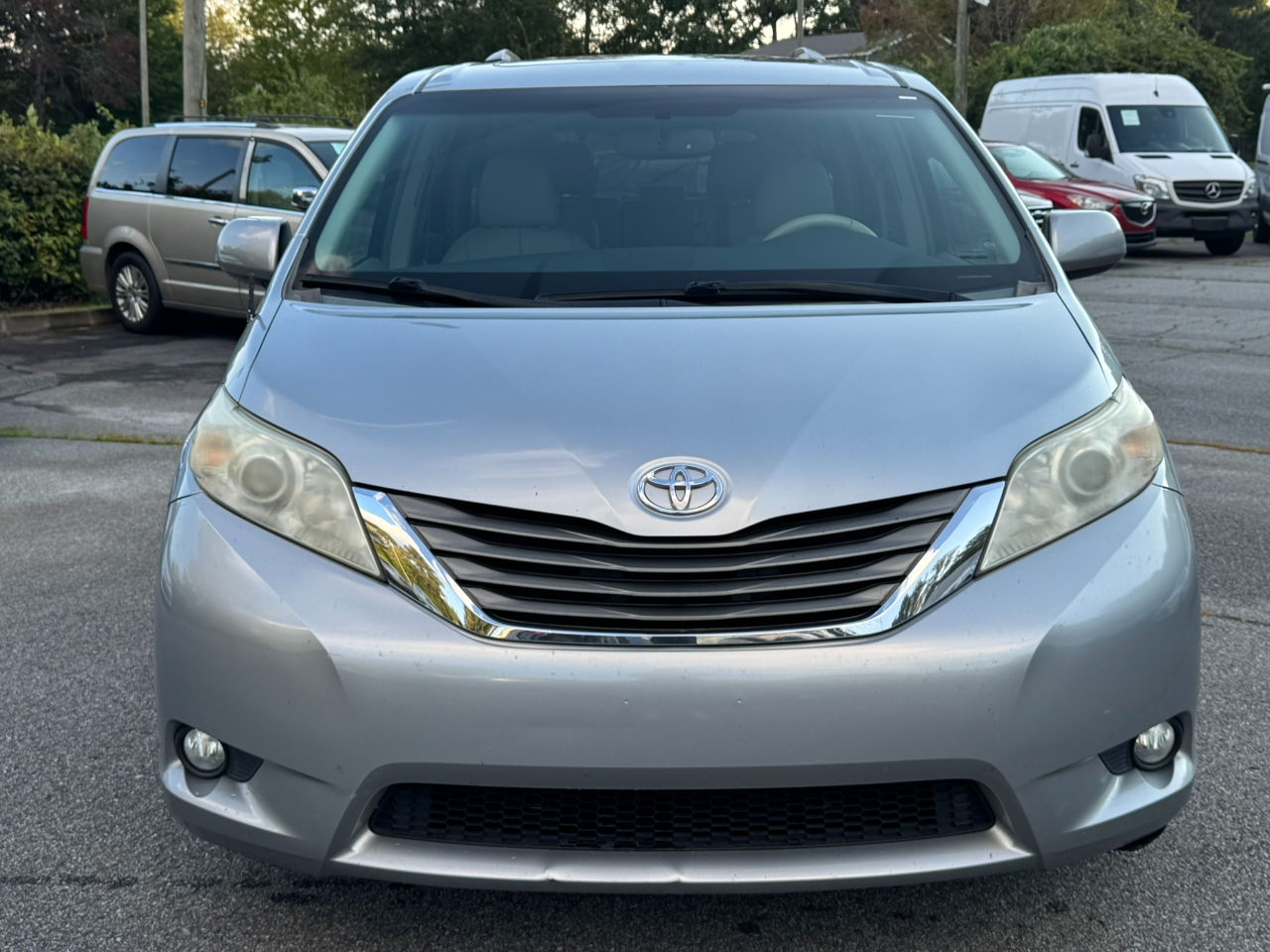 2014 Toyota Sienna XLE photo 2