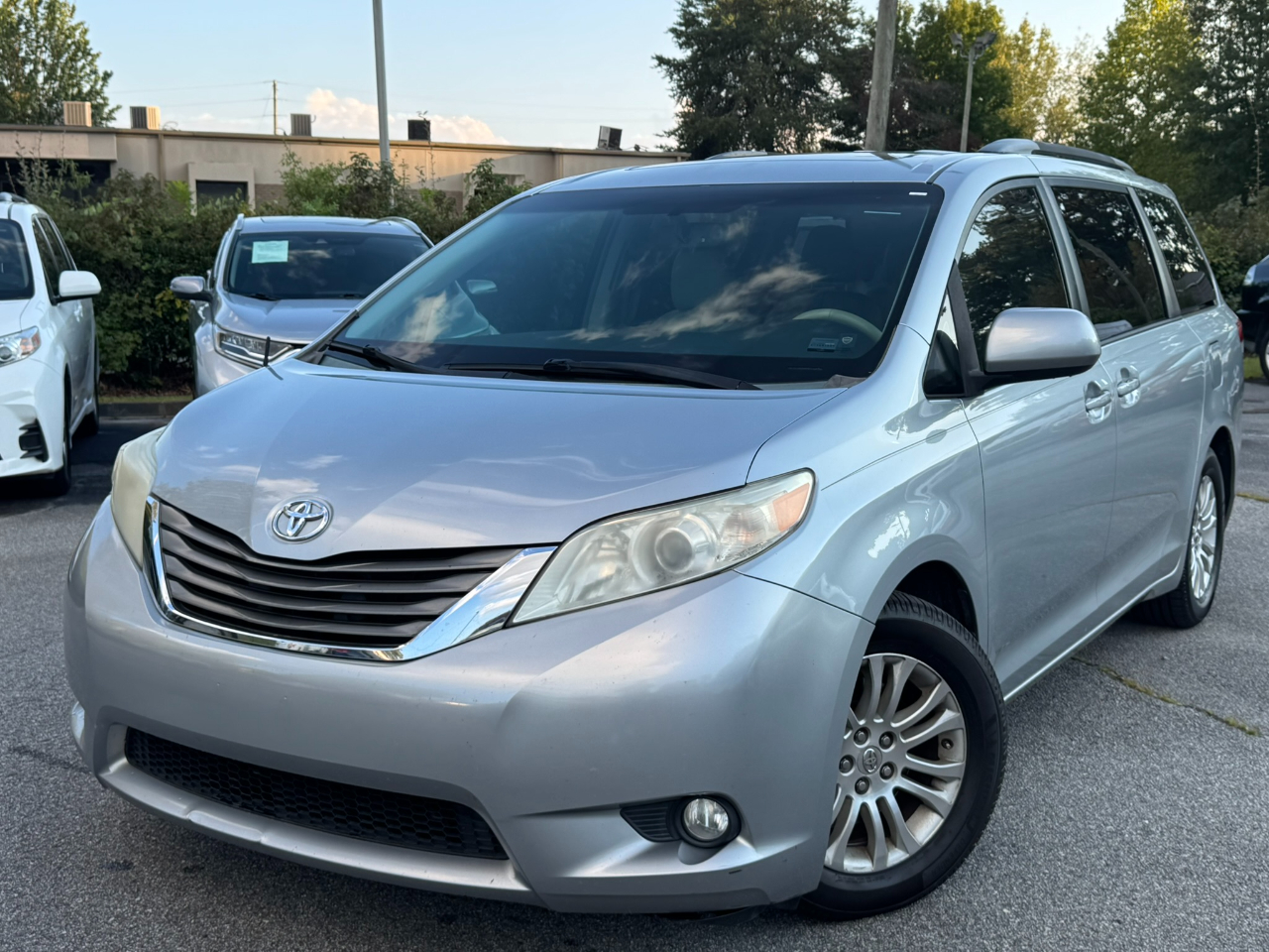 2014 Toyota Sienna XLE photo 3
