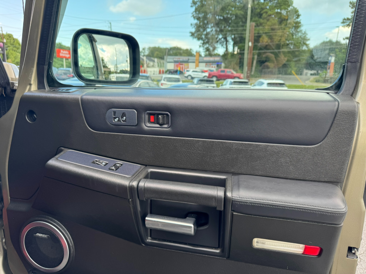 2005 Hummer H2 Base photo 28