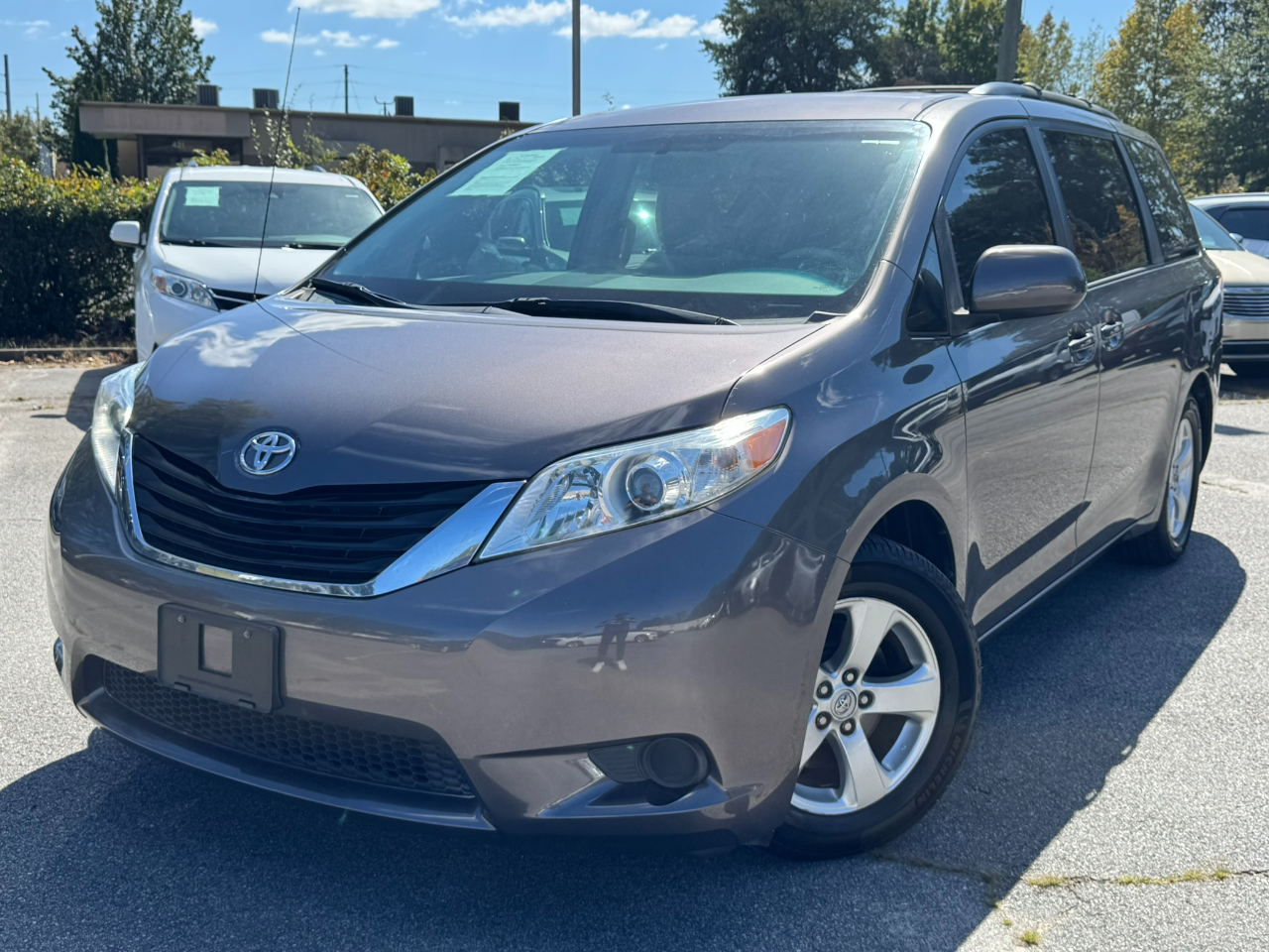 2014 Toyota Sienna LE photo 3