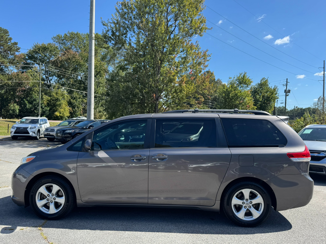 2014 Toyota Sienna LE photo 4