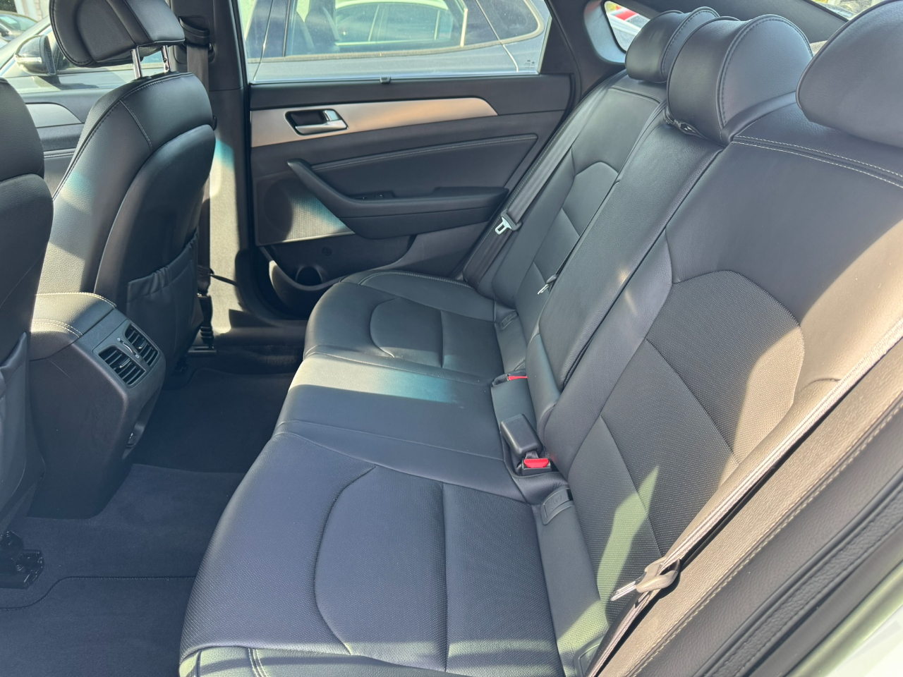 Hyundai Sonata 4dr Sdn 2.0T Limited w/Gray Accents 2015 Hyundai Sonata 4dr Sdn 2.0T Limited w/Gray Accents 2015