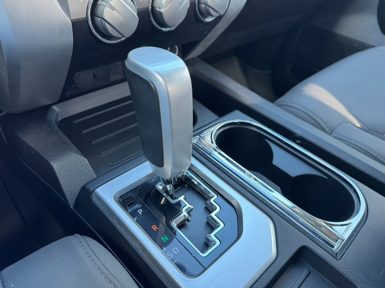 Toyota Tundra 2WD Truck Double Cab 4.6L V8 6-Spd AT SR5 (Natl) 2014