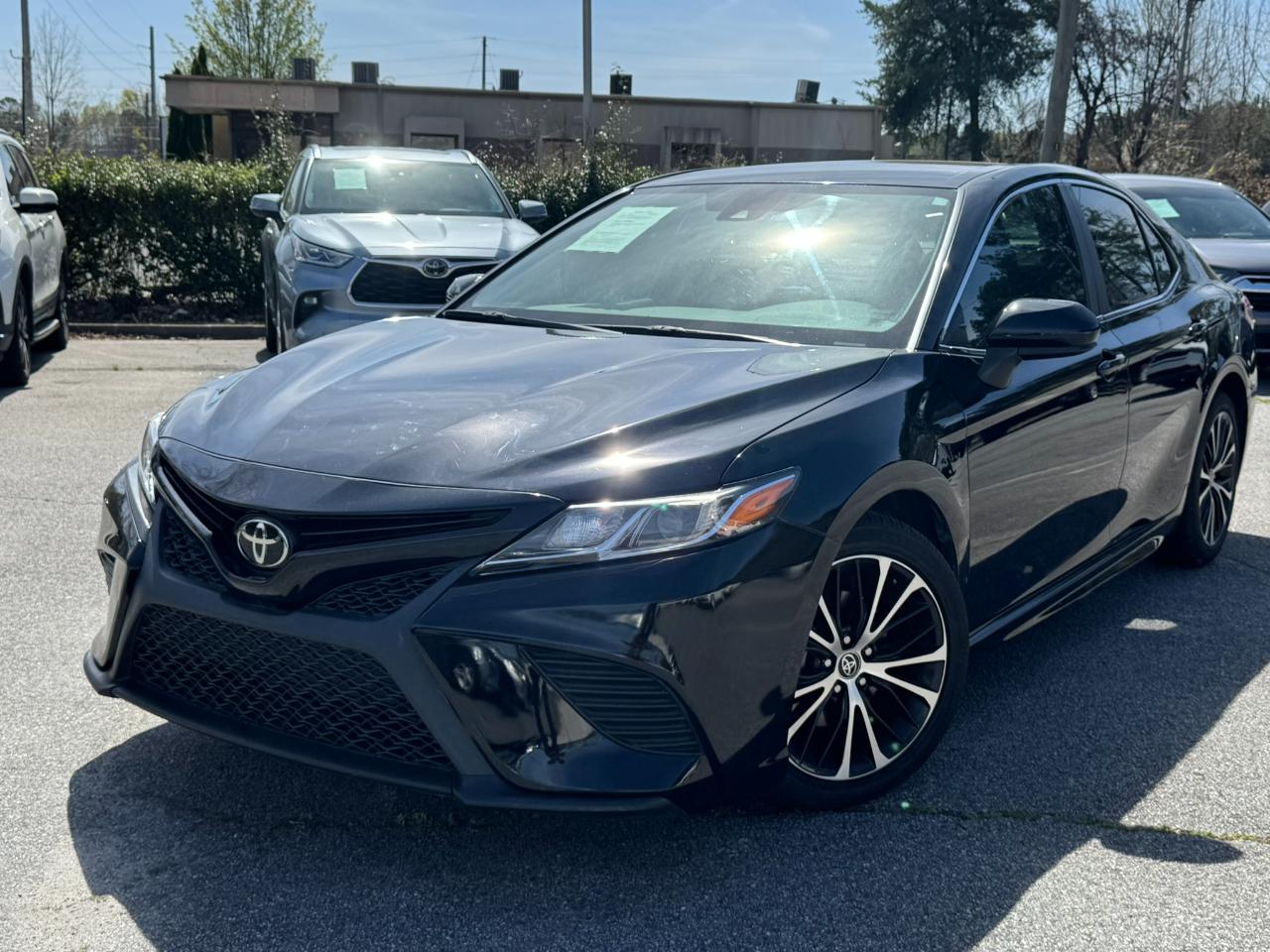 Toyota Camry SE Auto (Natl) 2020