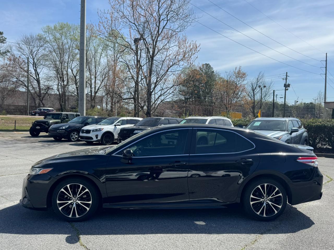 Toyota Camry SE Auto (Natl) 2020