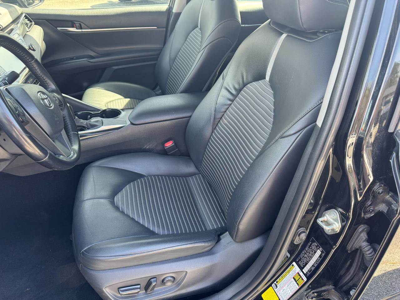 Toyota Camry SE Auto (Natl) 2020